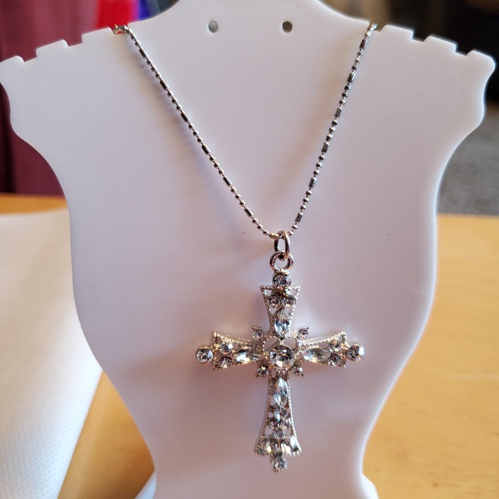 18" Silver Tone Religious Cross Pedant Necklace